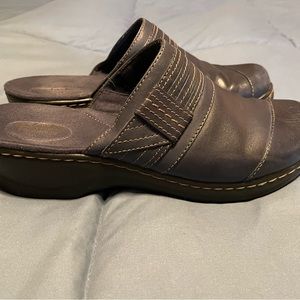 Clarks- Navy- size 10- good condition- no box